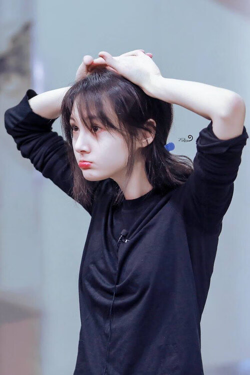 波兰女将自由泳展现强劲冲刺力，波兰女排 自由人