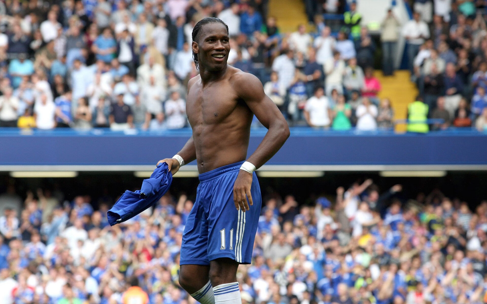 世界拳击赛事多场重量级比赛备受关注，世界级的拳击比赛